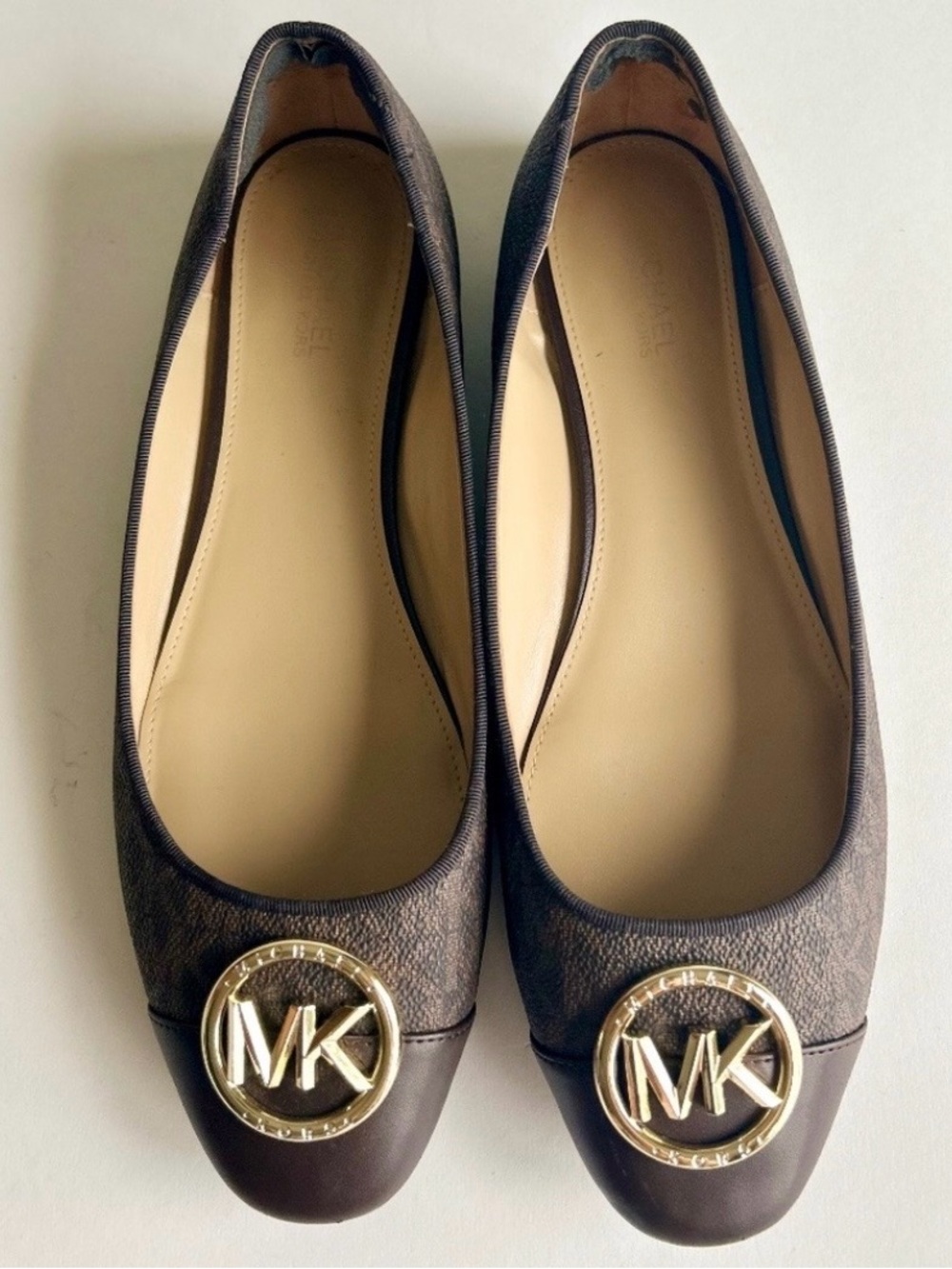 Michael Kors Brown Tan Signature Logo Leather Cap Toe Flats size 8.